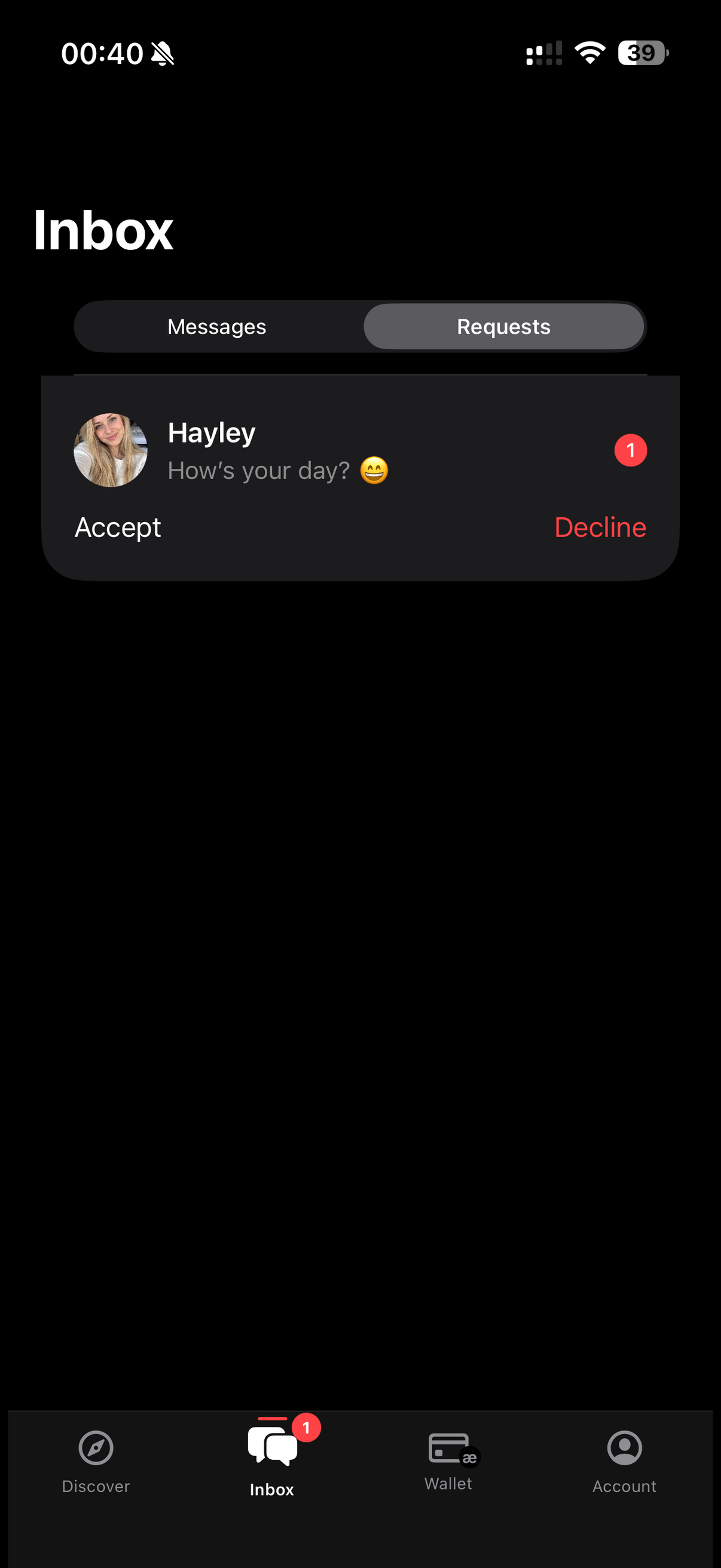 Friendlæ Inbox showing a message request with Accept and Decline controls